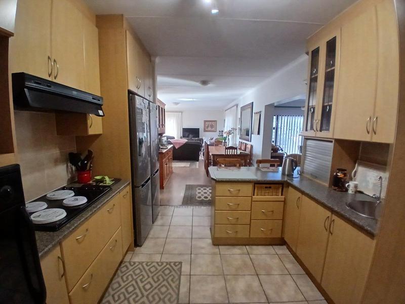 4 Bedroom Property for Sale in Fraaiuitsig Western Cape